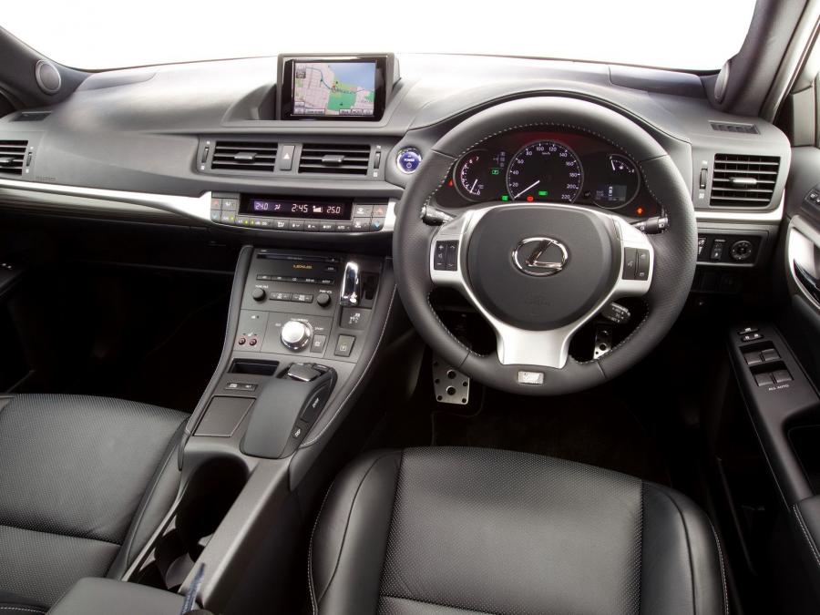  Lexus CT200h F-Sport 2011 года  (AU) (фото 10 из 16)